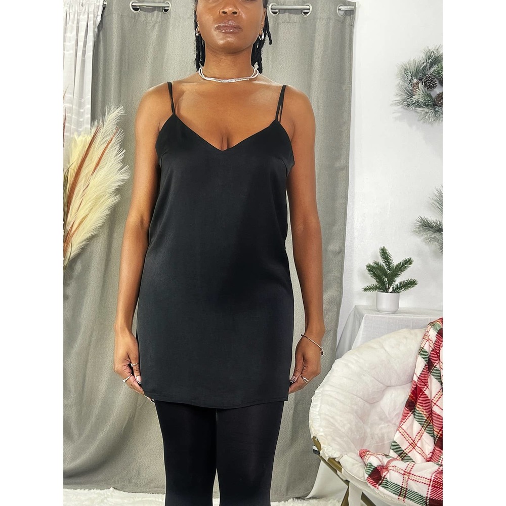 Chic Vintage Mini: The Ultimate Little Black Dress - Timeless, Short & Strappy